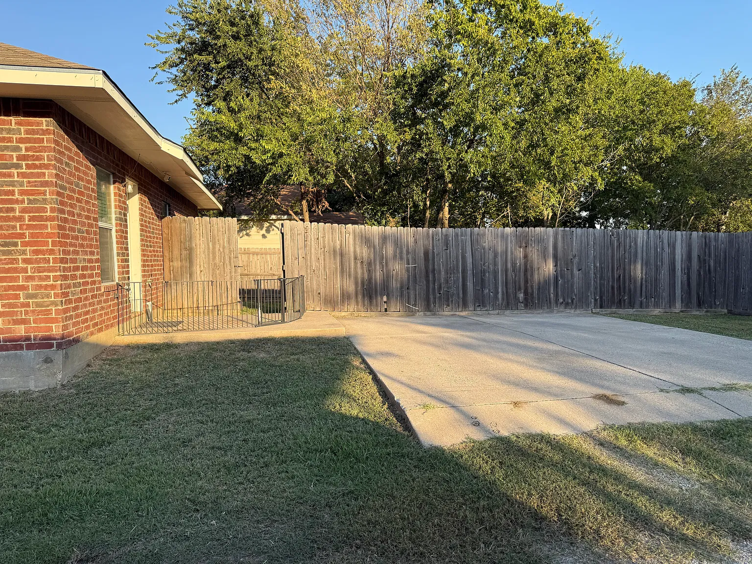 1622 Roy St — Photo 3