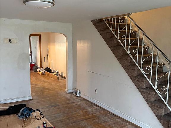 4th image of 18 Southridge Rd
