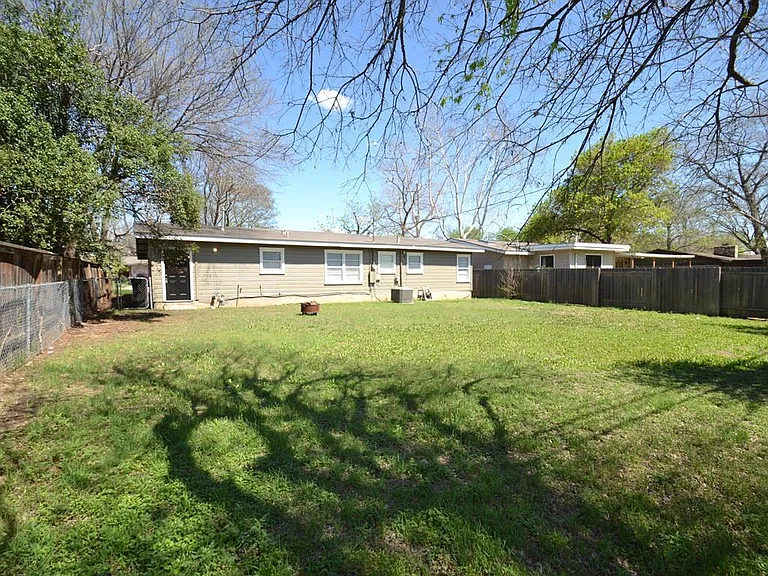 1211 Ridgemont Dr — Photo 24