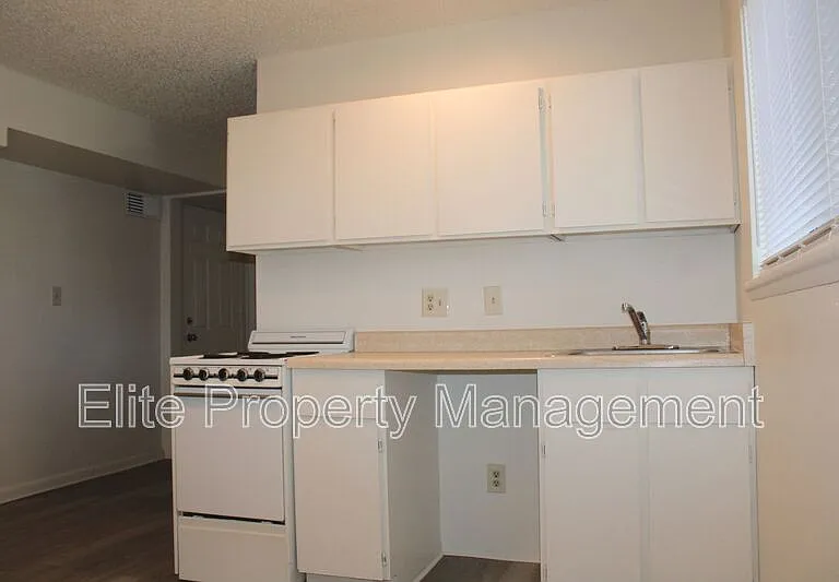 1529 Oakshire Ln #6 — Photo 4
