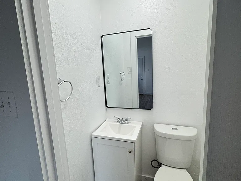 108 E Kirby St — Photo 15