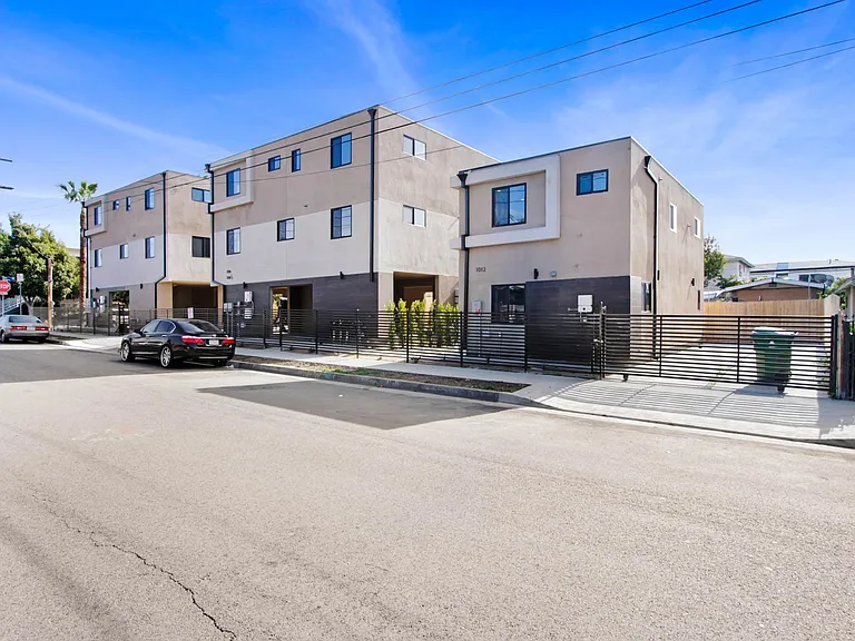 3502 E 7th St — Photo 16