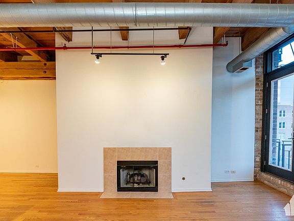 2nd image of 375 W Erie St #508F