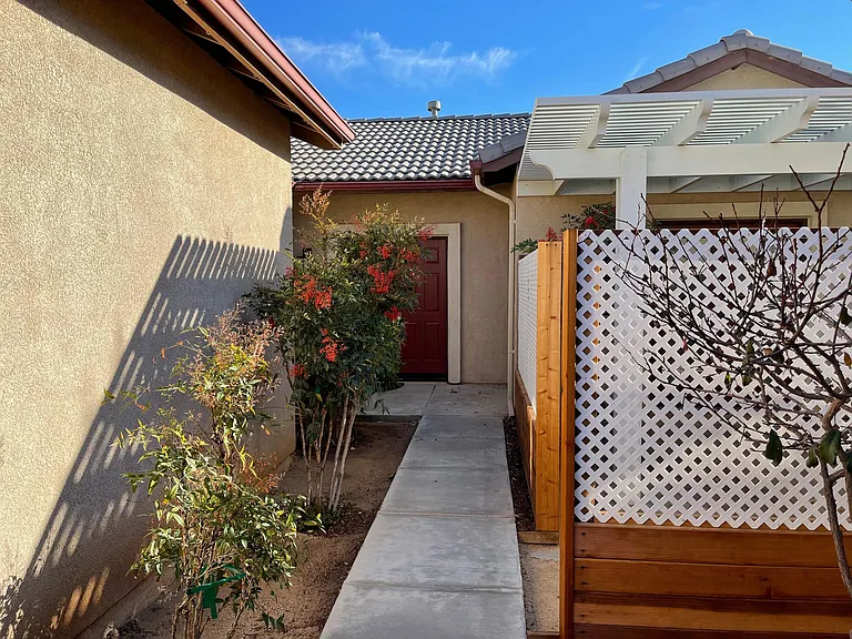 13033 Camden Ln — Photo 2