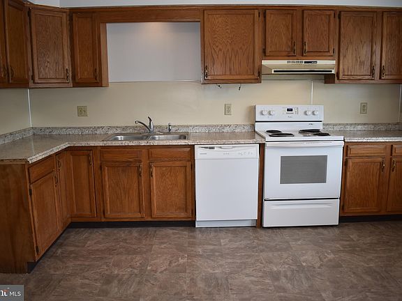3rd image of 411 W Baltimore St APT C