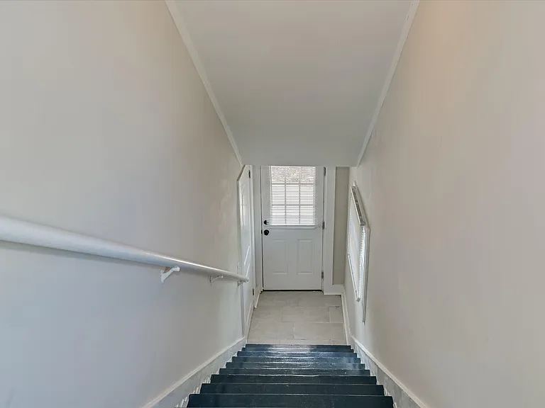 327 Meridian Ave — Photo 3