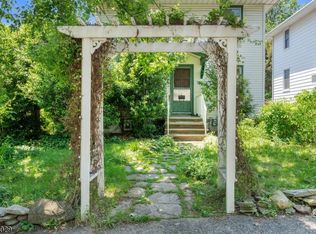 3 Henderson St, Passaic, NJ 07055