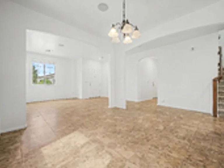 4947 E Odessa Dr — Photo 4