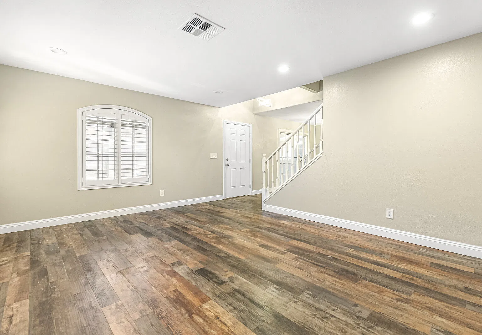 3 bed, 2.0 bath, 1408 sqft, $1,955 — Photo 3
