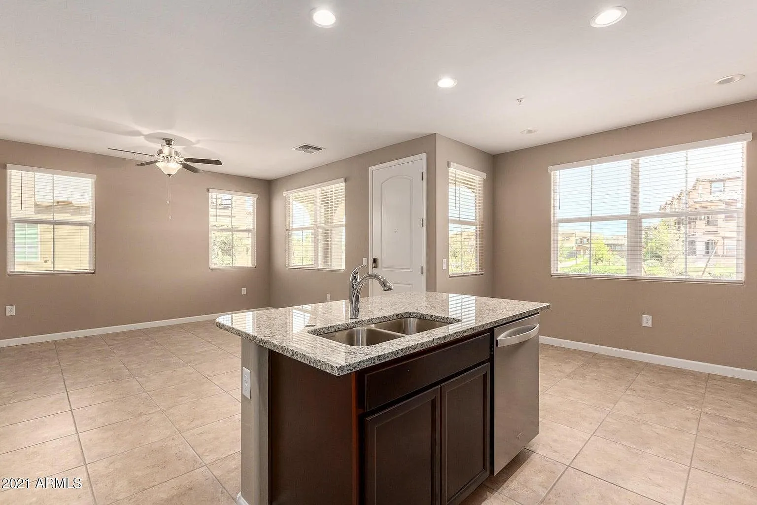 3 bed, 2.5 bath, 1856 sqft, $2,595 — Photo 4