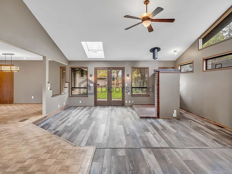 21805 SE 4th St — Photo 9