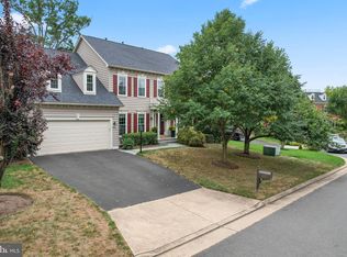 18834 Farnham Ct, Leesburg, VA 20176