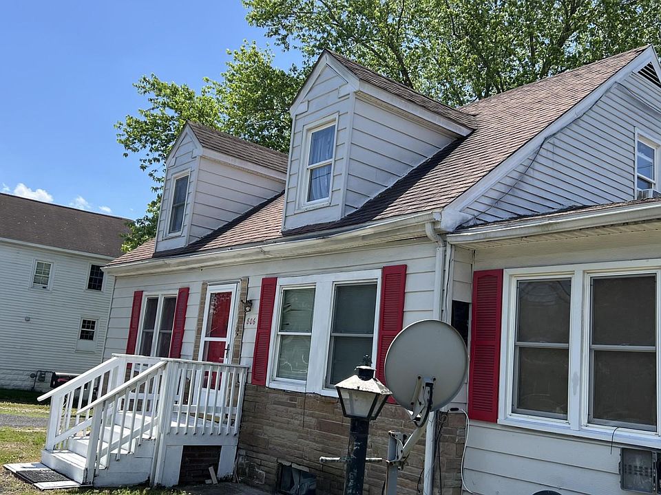 2nd image of 806 Lake St