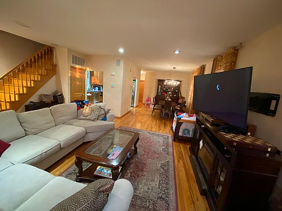 4th image of 16 Wadsworth Ave