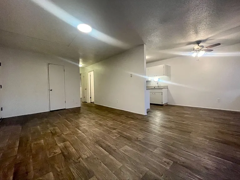 Hudson Court — Photo 12
