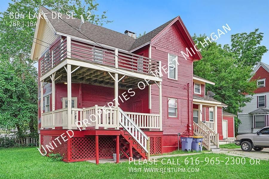 1st image of 804 Lake Dr SE #2