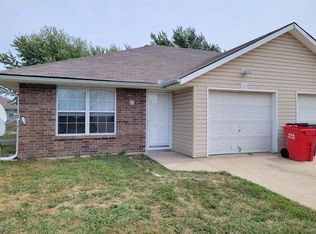 203 Broadway Ter #203, Grain Valley, MO 64029