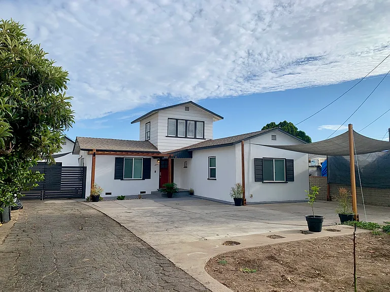 220 E Hellman Ave — Photo 1