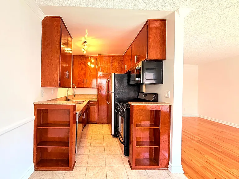 5618 Harold Way — Photo 6