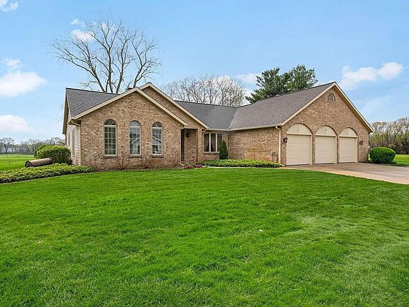 3rd image of 53379 County Murray Dr