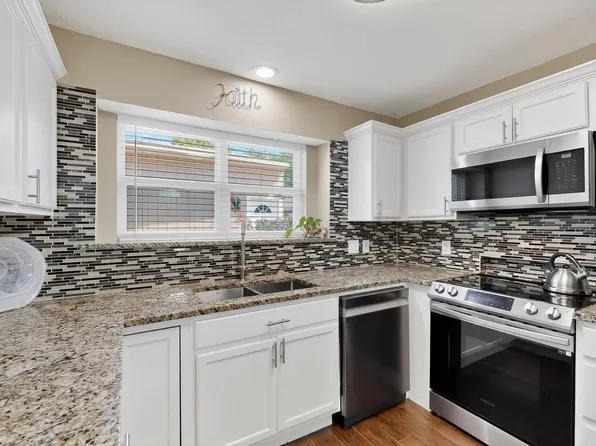 2658 Berkshire Ln, Grand Prairie, TX 75052