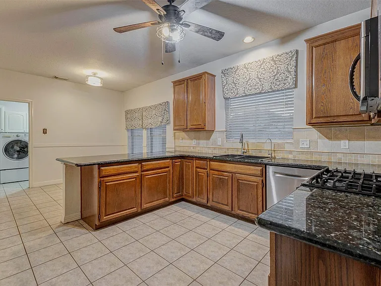 1723 Park Ridge Dr — Photo 6