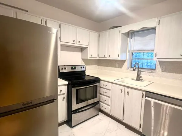 2200 Diana Dr, Hallandale Beach, FL