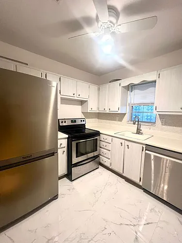 2200 Diana Dr #408 Photo 1