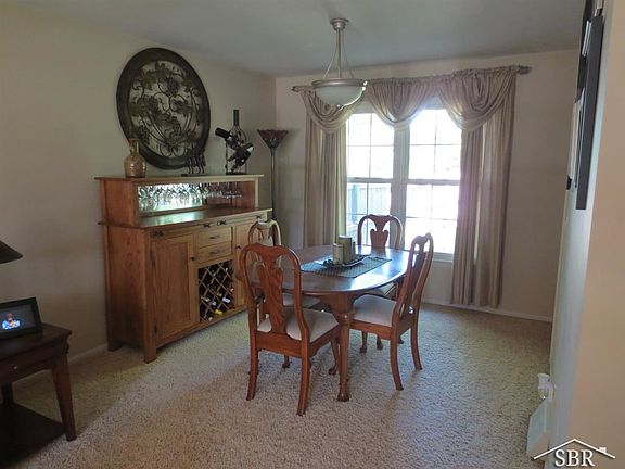 3rd image of 3322 Arbutus Dr