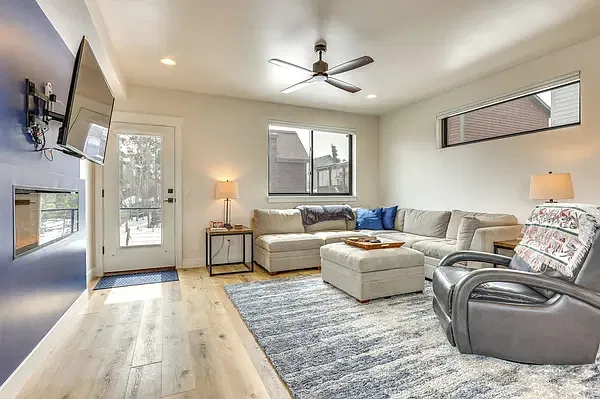 3 bed, 3.5 bath, 1904 sqft, $4,150 — Photo 3