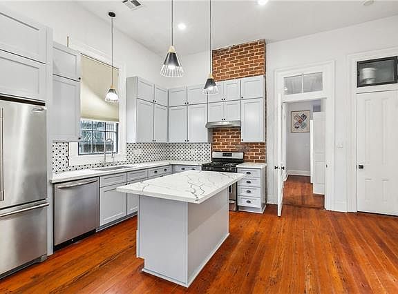 3rd image of 3721 Iberville St