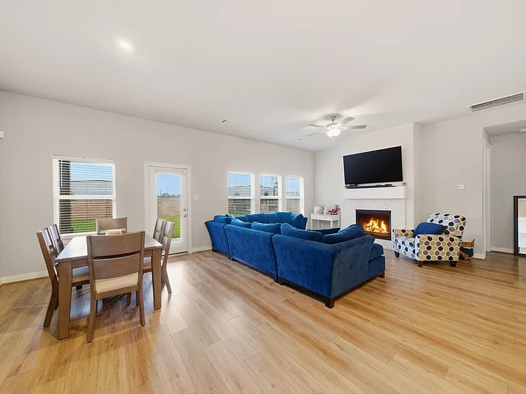 21419 Waldenburg Pl — Photo 4