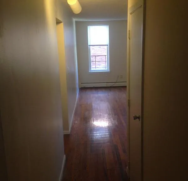 906-12 Morris St — Photo 16