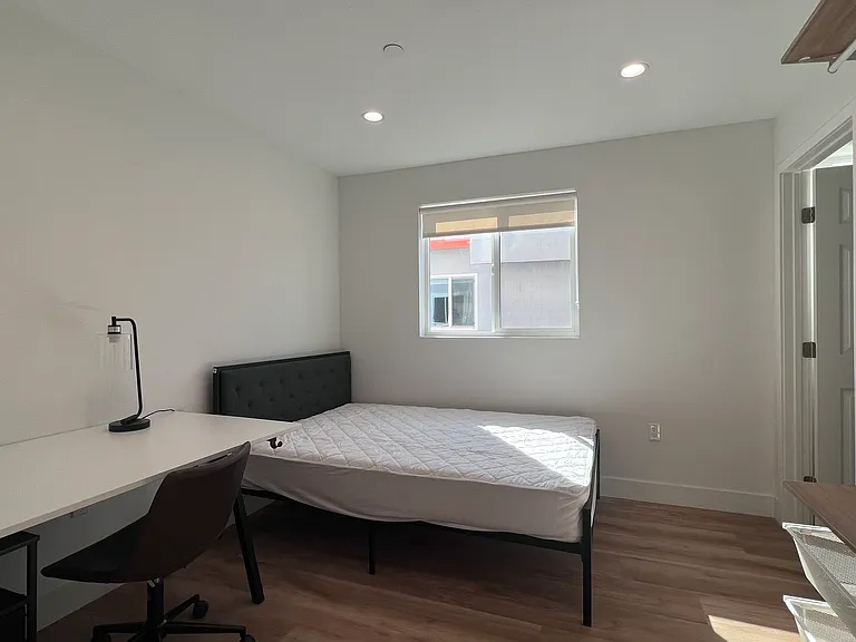 1224 W 37th Pl — Photo 44