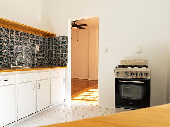 2nd image of 1429 Fairbanks Pl