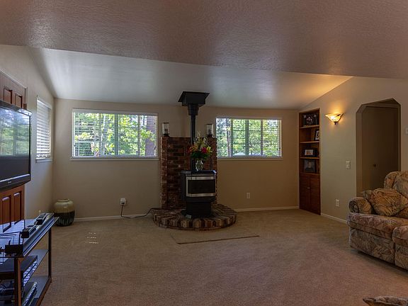 3rd image of 18693 Columbia Dr