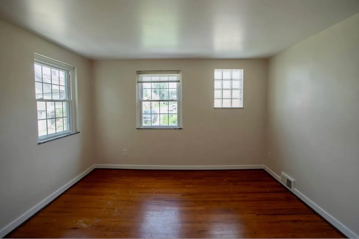 2 bed, $895 — Photo 2