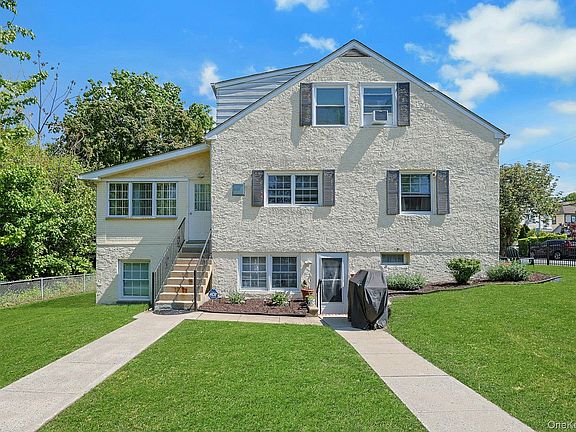 4th image of 107 Wallace St #2