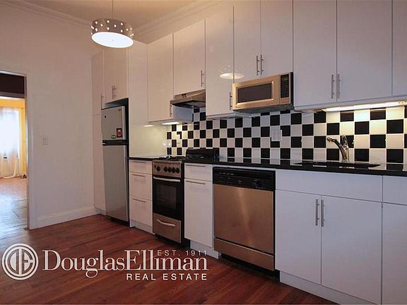 3rd image of 463 W 49th St APT 4
