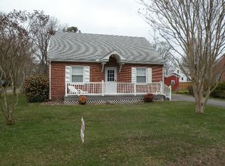 126 Roseneath Ave, Kilmarnock, VA 22482