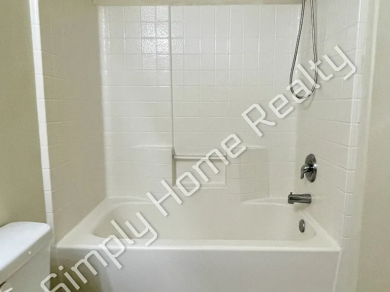 1399 Hudson St — Photo 26
