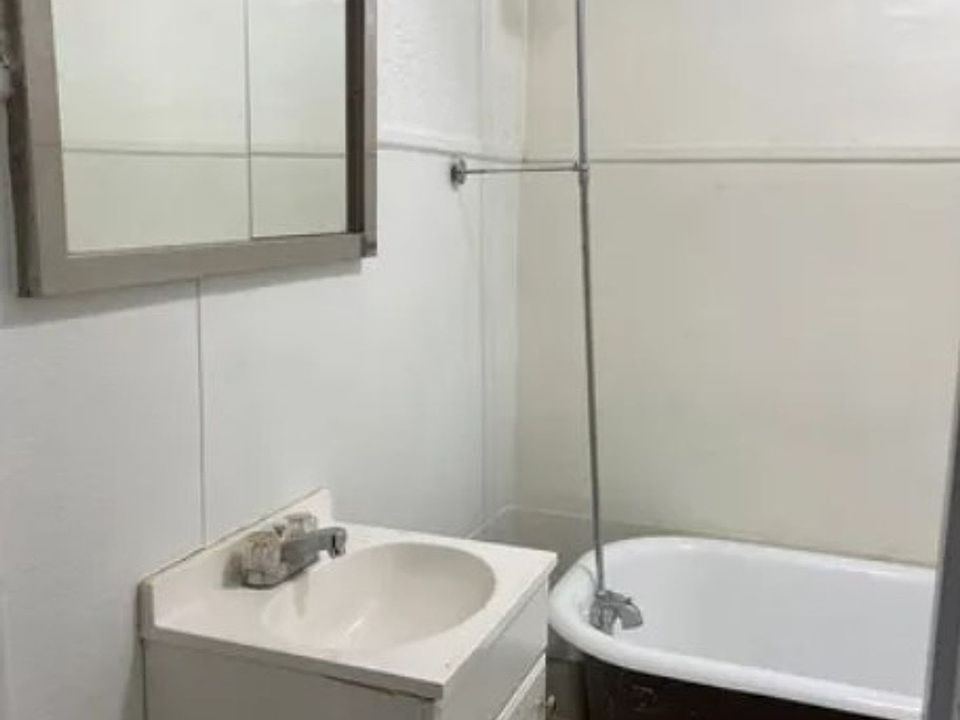 1st image of 1112 N Elm St #2