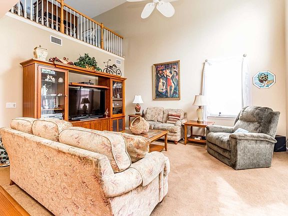 3rd image of 721 Balfour Pl