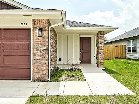 212 NW 122nd St — Photo 2