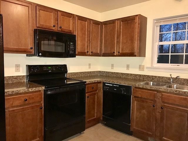 1st image of 1441 Lakeside Dr