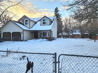 9119 Garfield Dr, Whitmore Lake, MI