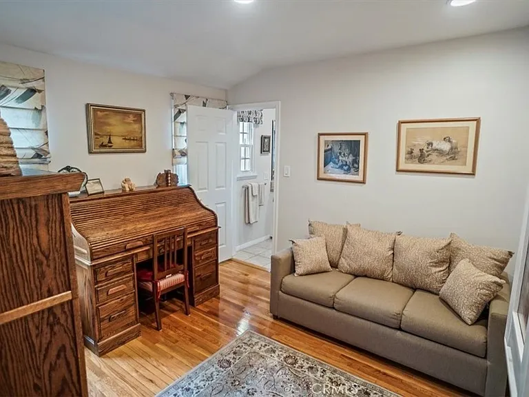 10419 Bloomfield St — Photo 15