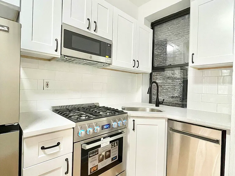 426 E 77th St #3FE — Photo 1