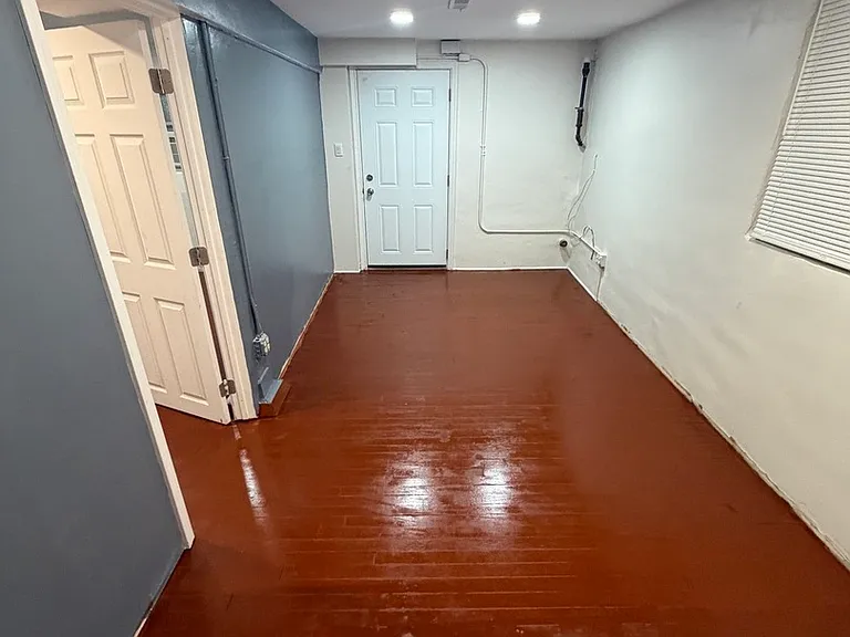 1645 W Beach Ave #G — Photo 15