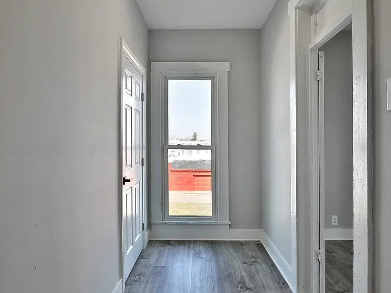 528 W High St — Photo 13